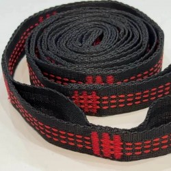 Une sangle de fixation rouge pour hamac chaise